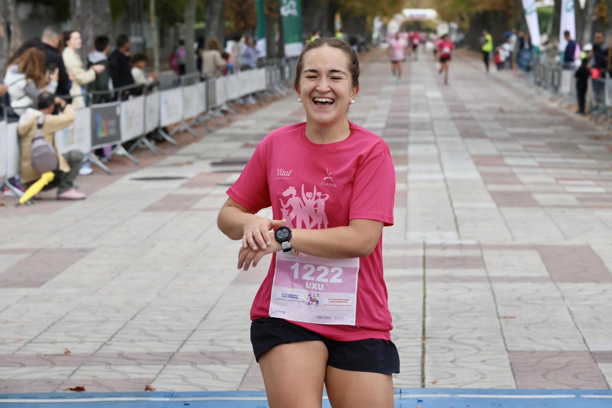 En imágenes: Vitoria se vuelca con la VI Carrera Solidaria contra el Cáncer de Mama