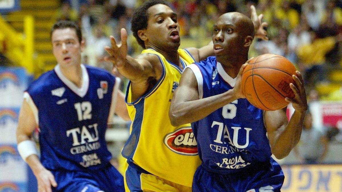 Bennett, un histórico del Baskonia, en acción en un partido ante el Maccabi