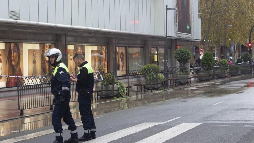 Detenidos por pegar a sus parejas en un bar y en el parking de El Boulevard