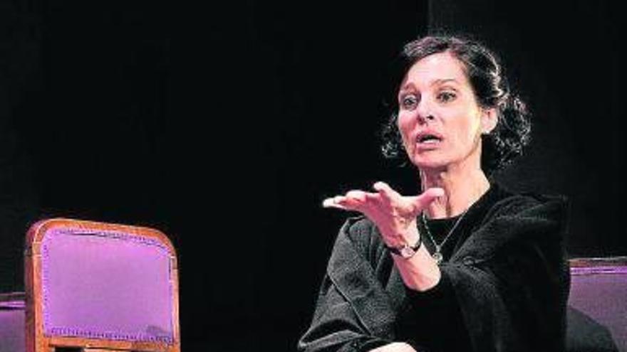 Natalia Millán se convierte en Carmen Sotillo en &#039;Cinco horas con Mario&#039;.