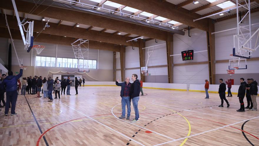 En imágenes: Así ha quedado el polideportivo y el frontón de Agurain tras la reforma