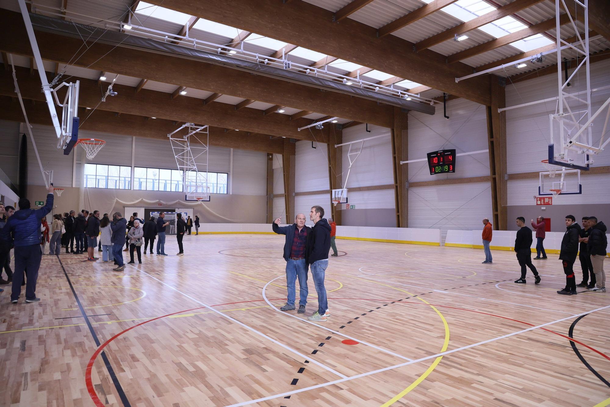 En imágenes: Así ha quedado el polideportivo y el frontón de Agurain tras la reforma