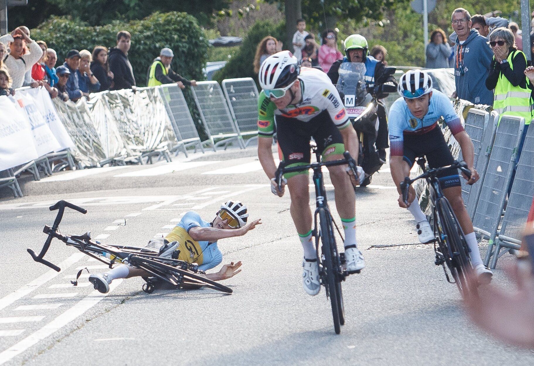 Imágenes de la llegada de la segunda etapa de la Vuelta a Pamplona