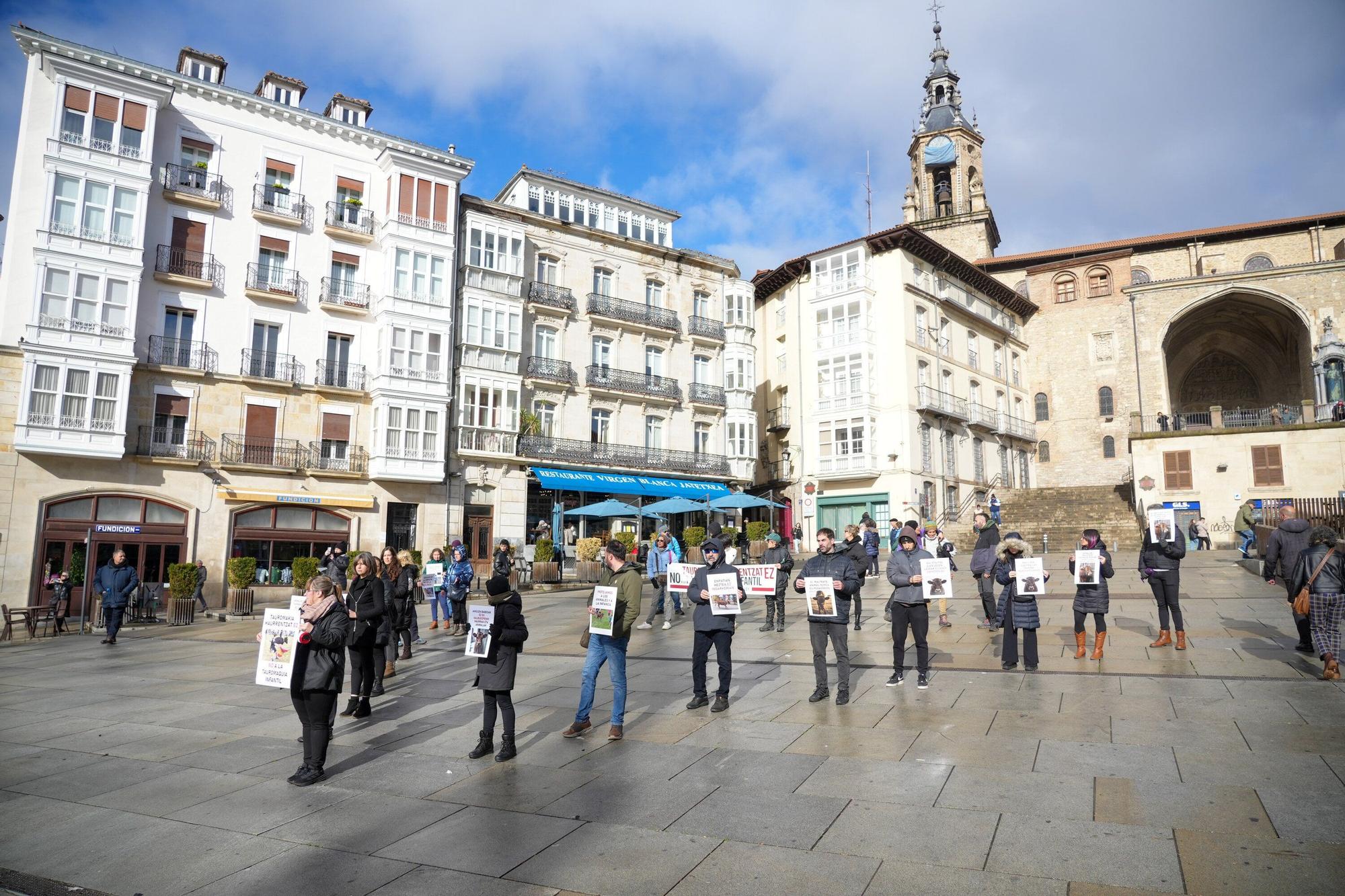 En imágenes: Concentración en contra de la Ley Taurina