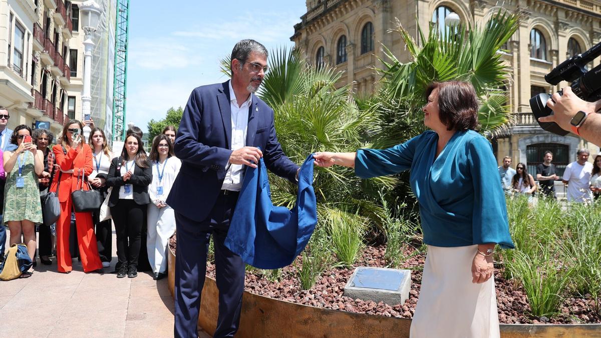 Plantación del &#039;Árbol de Europa&#039; por parte del alcalde Eneko Goia
