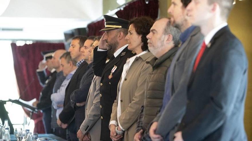 De deha a izda: Andoni Serrano (edil Zizur Mayor), Mikel Oteiza (alcalde Villava), Alberto Ilundáin (alcalde Noáin), Itziar Gómez (edil Pamplona), Íñigo de Carlos (jefe de Policía Egüés), Alfonso Etxeberria (alcalde Egüés), Fermín Tarragona (edil Burlada)