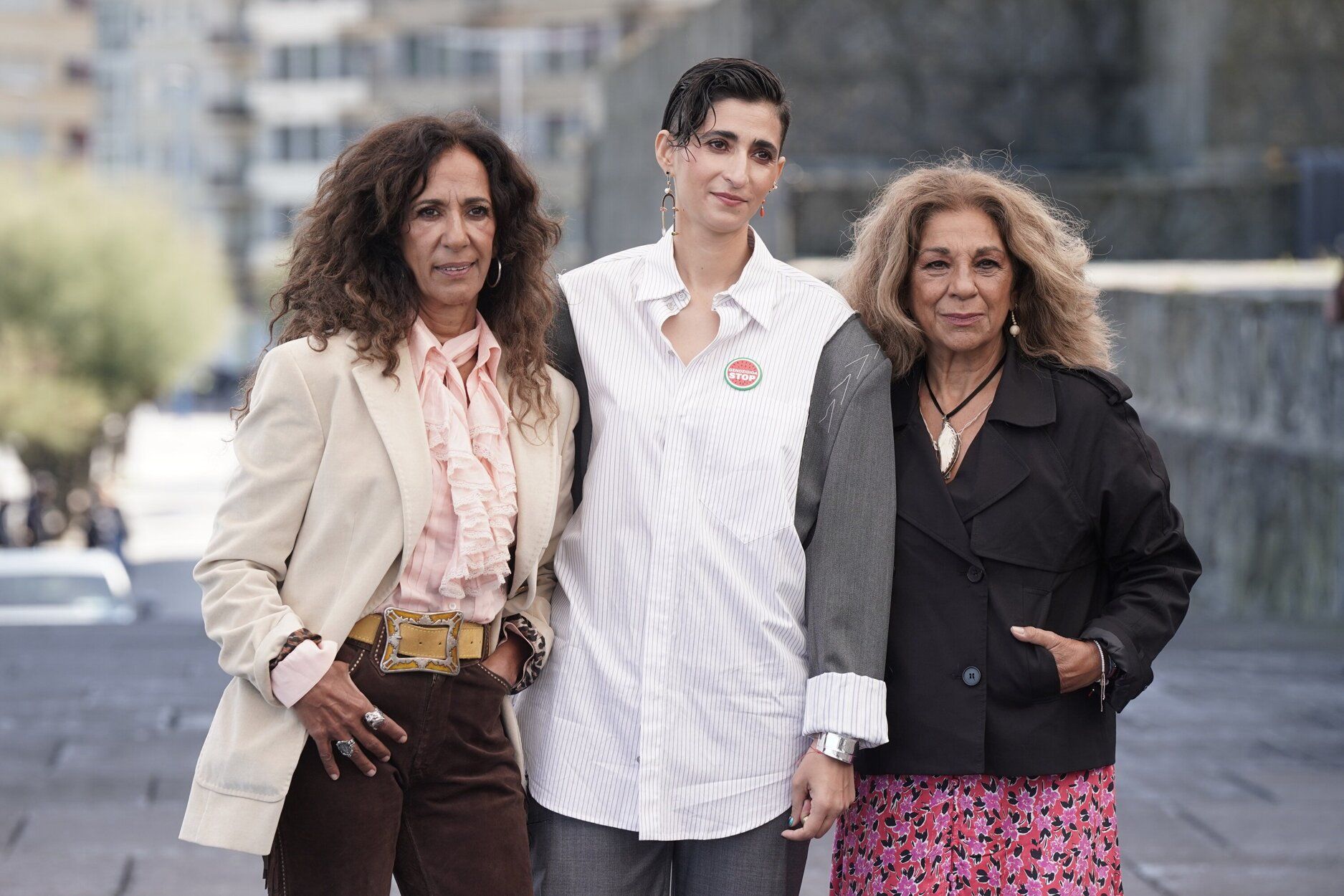 Rosario, Alba y Lolita Flores