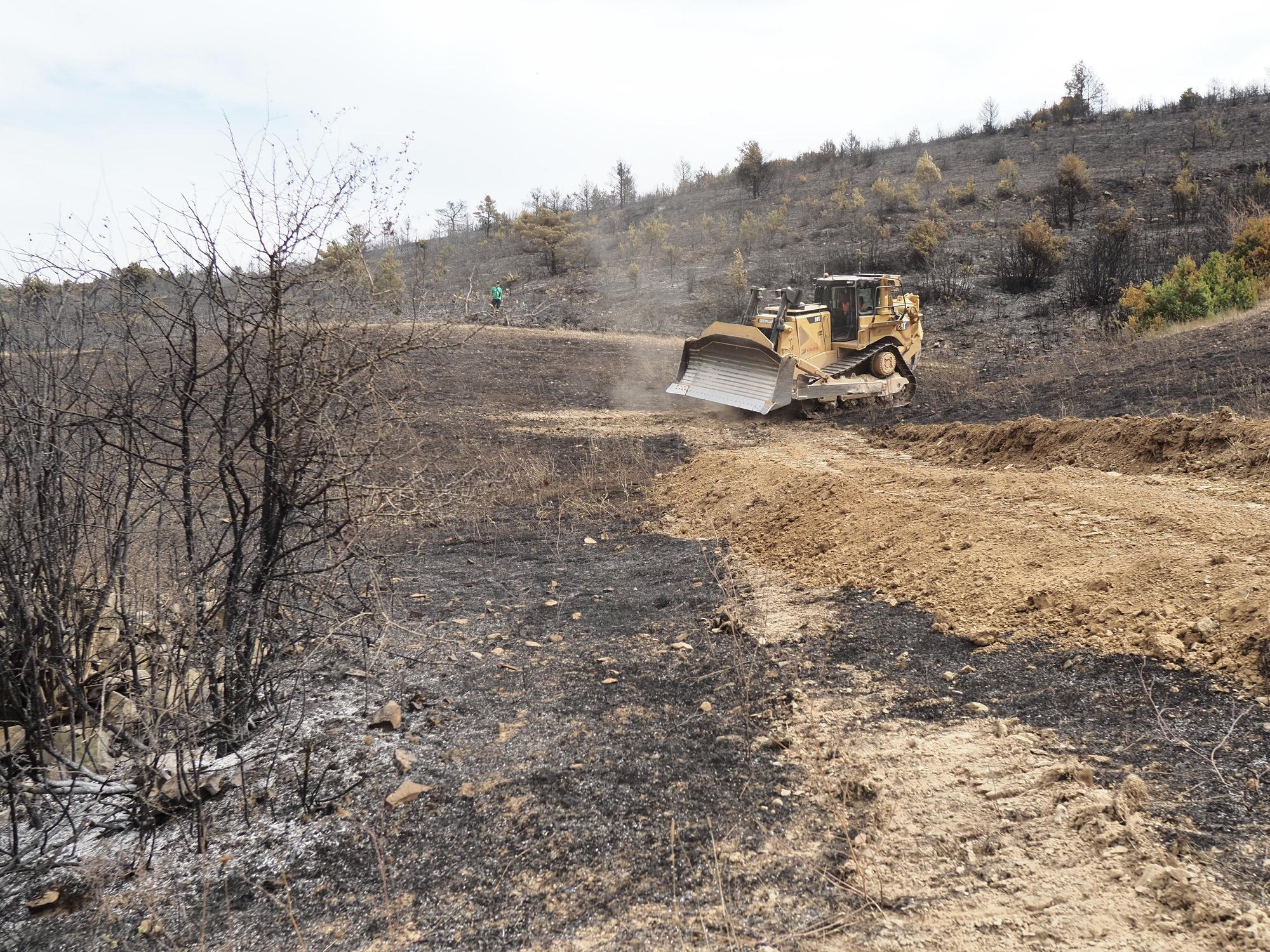 Fotos de las labores de extinción del incendio en Urraúl Alto, Urrulgaine