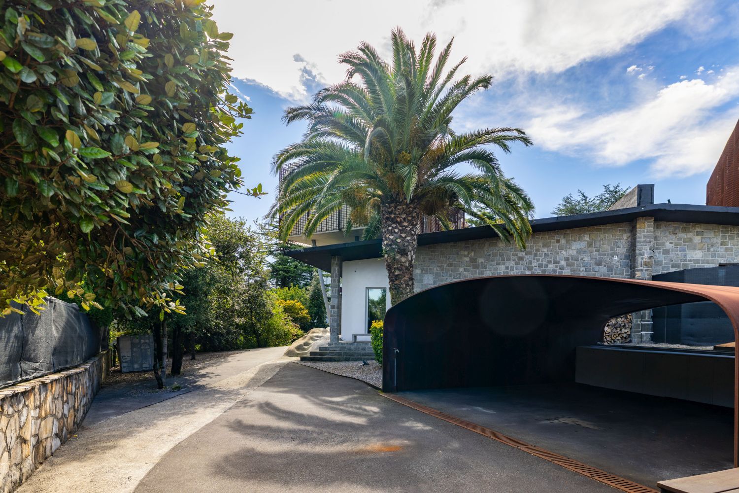 Exclusiva Villa Bifamiliar en venta en un paraíso, ubicada en el Alto de Zorroaga, en San Sebastián