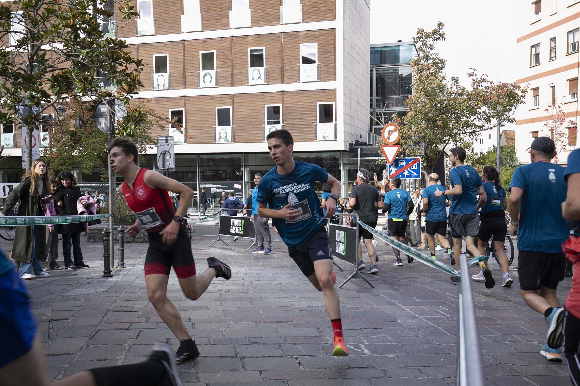 En imágenes: Miles de personas participan en La Conquista de la Almendra