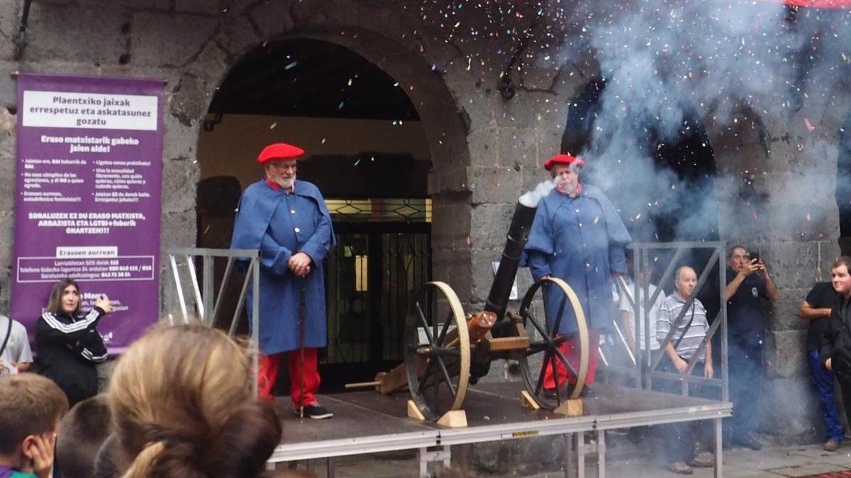 El disparo del cañón frente a la casa consistorial anunciará la tarde del jueves el inicio oficial de las fiestas de Soraluze.