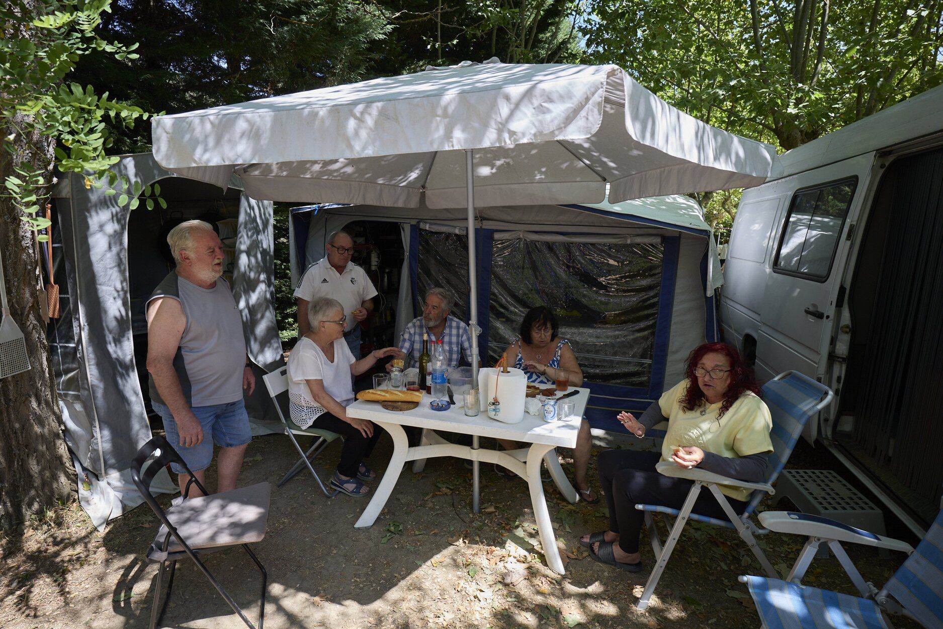 Fotos de turistas en el camping Murkuzuria en Esparza de Salazar