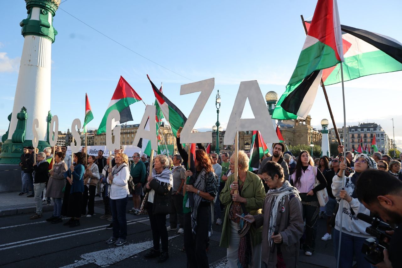 La solidaridad con Palestina llena las calles de Donostia