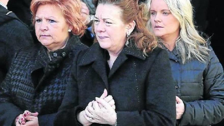 Las presidentas de la AVT, Ángeles Pedraza; la Asociación 11-M, Pilar Manjón, y la Fundación de Víctimas del Terrorismo, Marimar Blanco, en el acto.