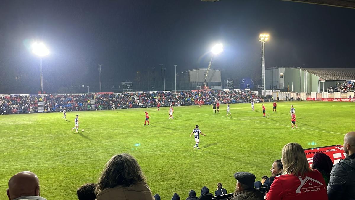 El estadio Jesús García Calvo de Negreira en el partido de la Copa del Rey ante la Real Sociedad El estadio Jesús García Calvo de Negreira en el partido de la Copa del Rey ante la Real Sociedad
