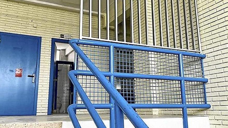 Derio renueva  las luminarias  de la escuela  y  mejora diez aulas