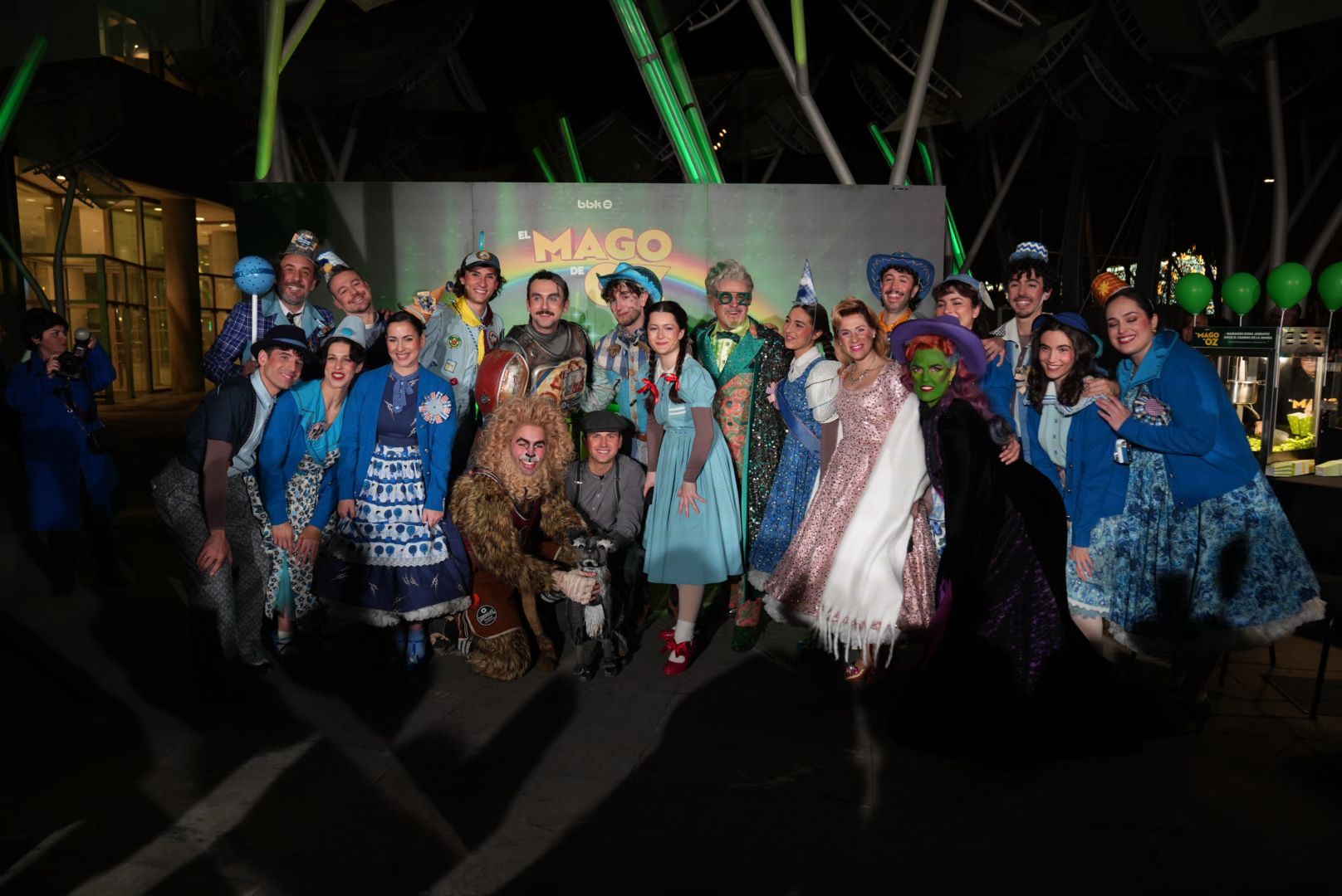 En imágenes: el Palacio Euskalduna se tematiza por Navidad