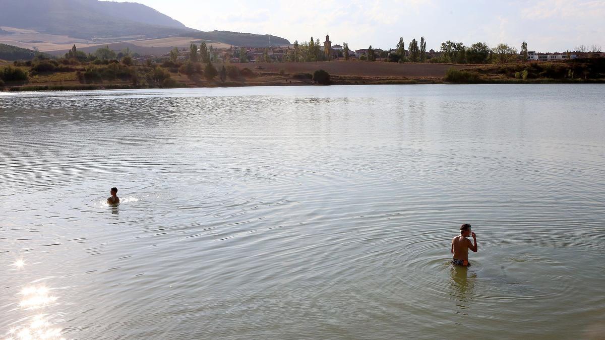Fallece el joven rescatado de la balsa de La Morea y la chica continúa ...
