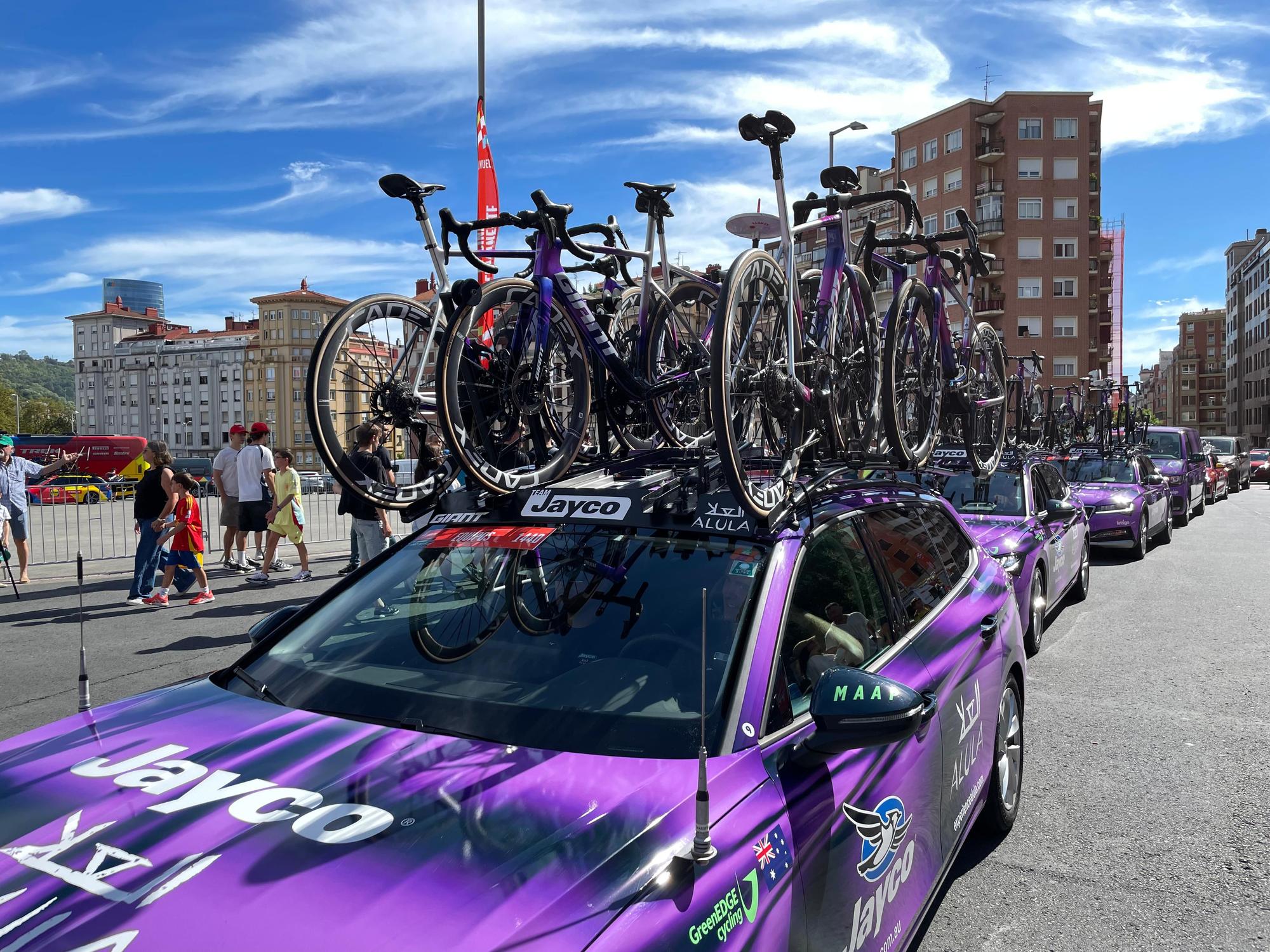 La Vuelta llega a Bizkaia: las imágenes del montaje en Bilbao
