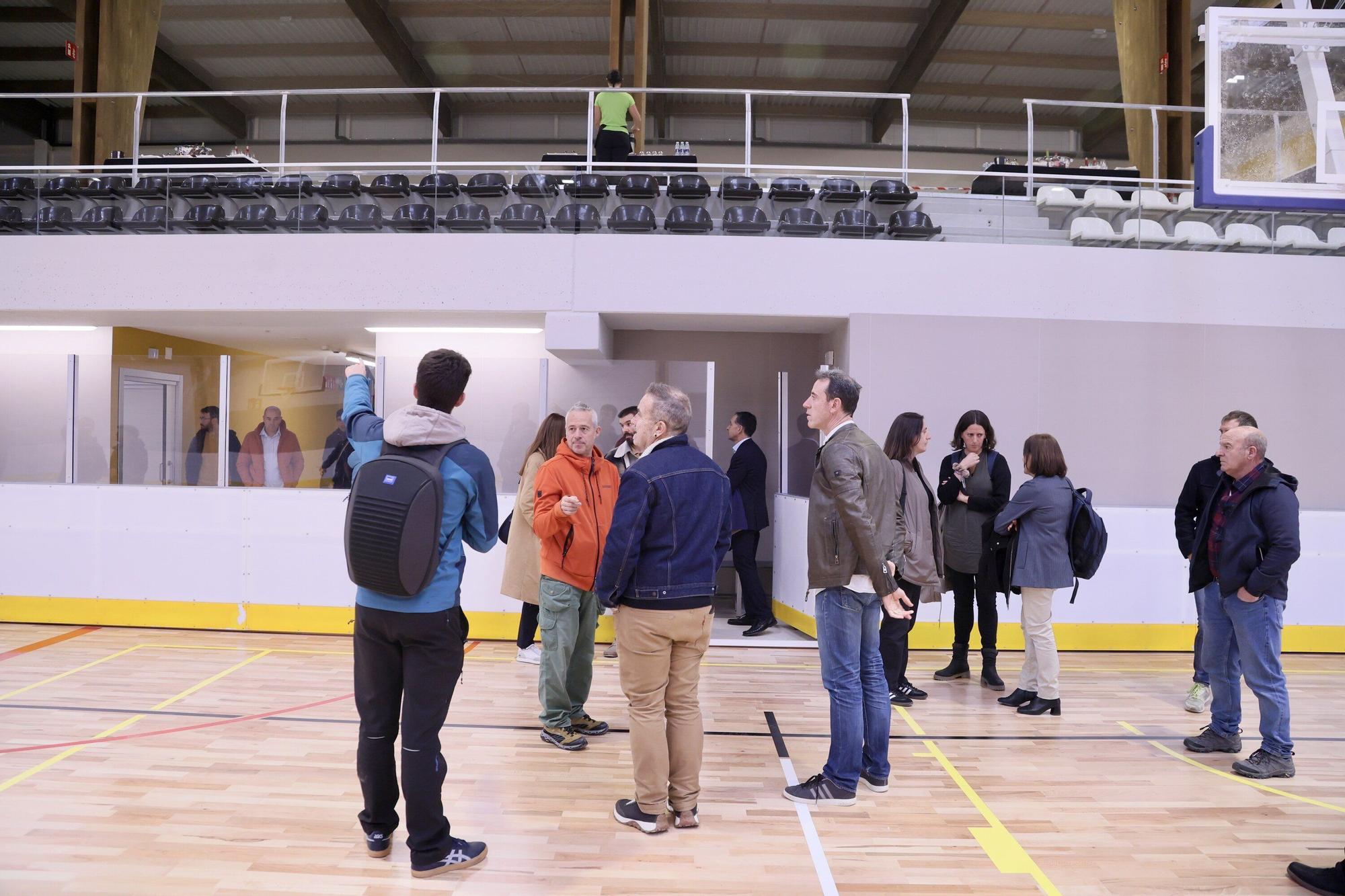 En imágenes: Así ha quedado el polideportivo y el frontón de Agurain tras la reforma