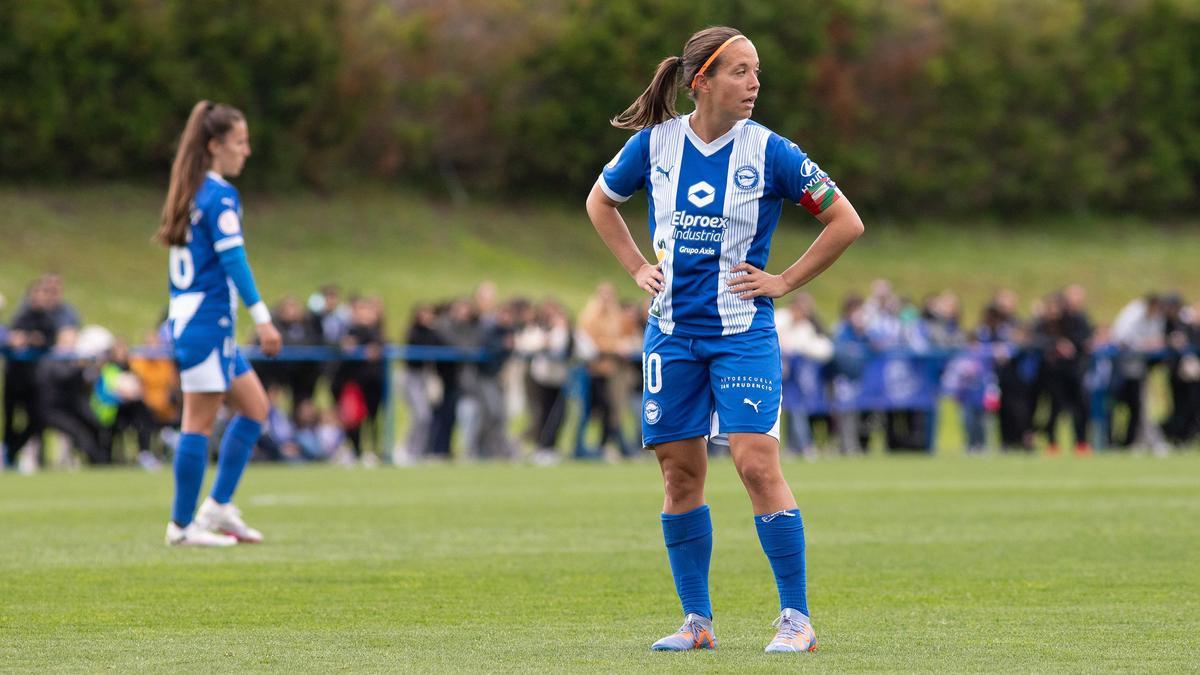 Alba Aznar, con el brazalete de capitana.