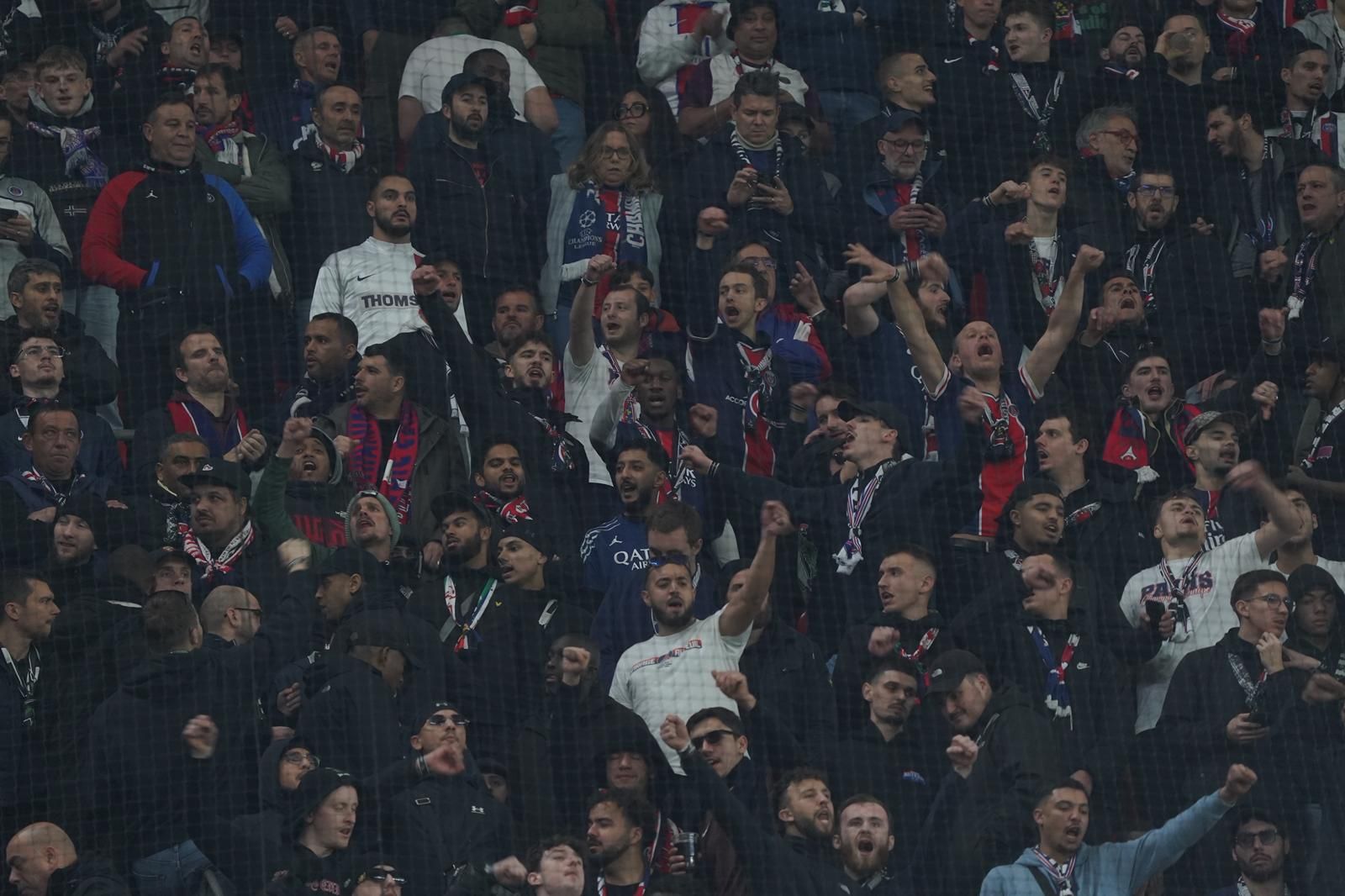 En imágenes: ¿Has asistido al Athletic-PSG en San Mamés? Búscate