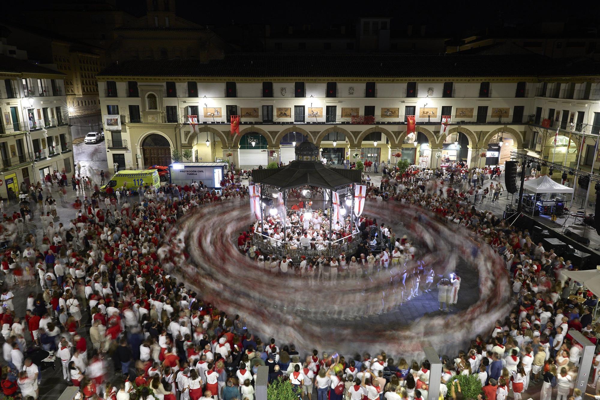 Fotos del baile de La Revoltosa en Tudela