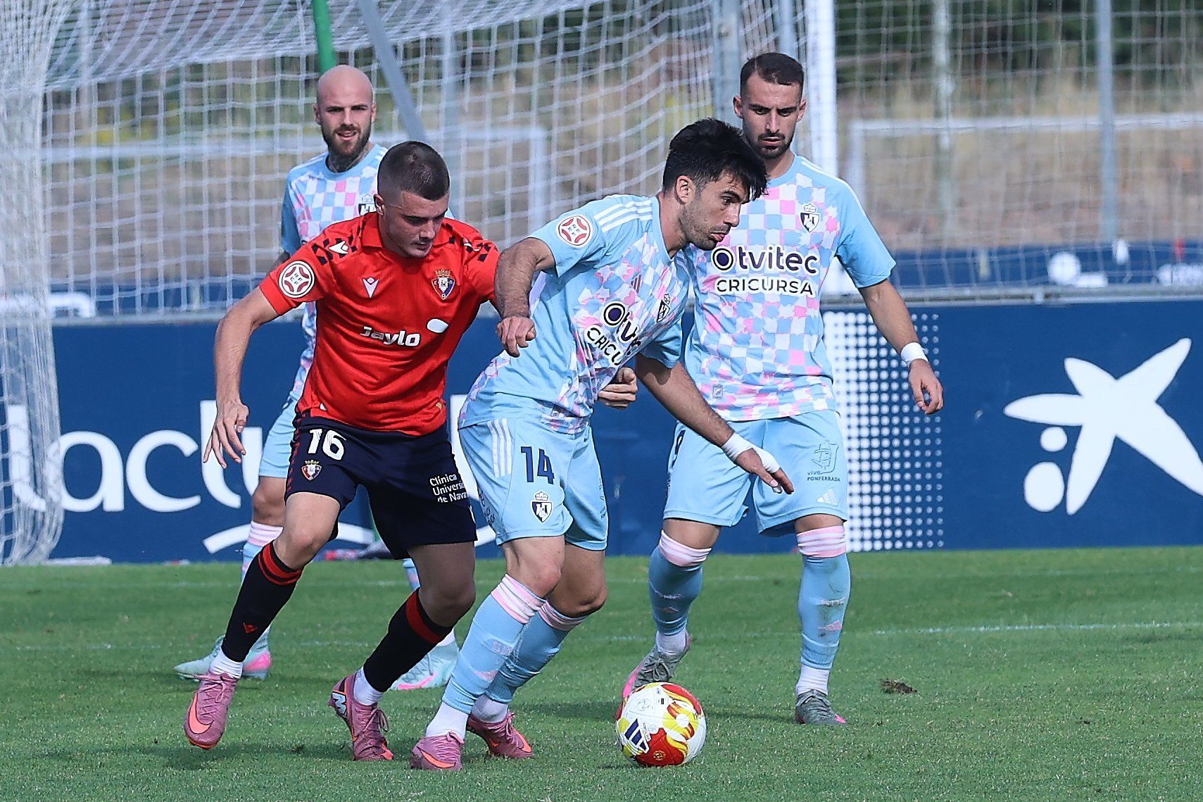 Fotos del partido entre Osasuna Promesas y Ponferradina
