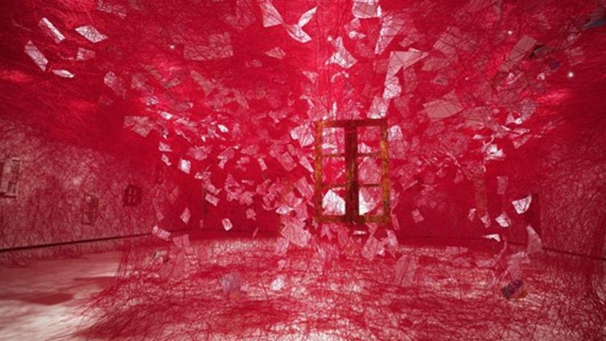 56.000 bisita jaso ditu Chiharu Shiota artistaren &#039;My house is your house&#039; erakusketak Azkuna Zentroan