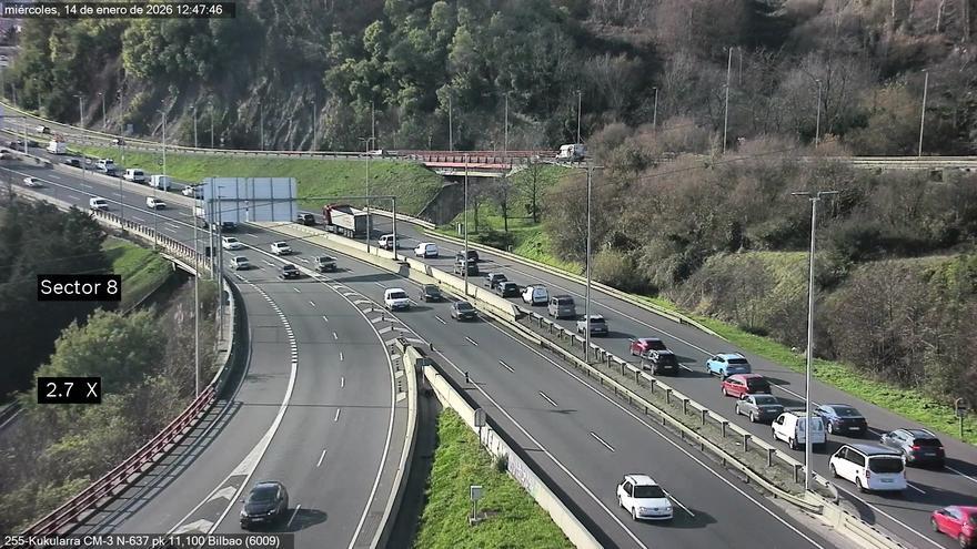 Retenciones kilométricas en La Avanzada dirección Bilbao por un accidente de tráfico