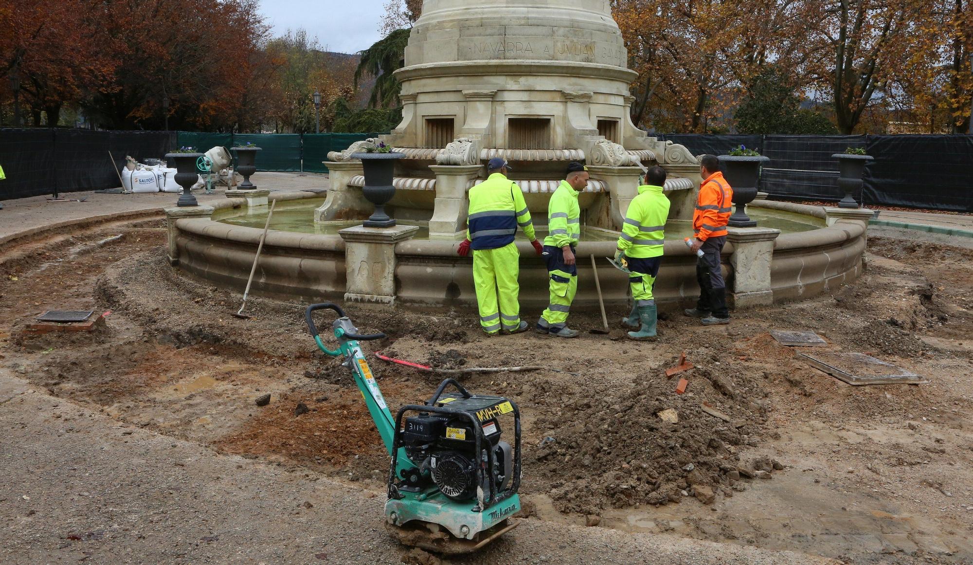 Fotos de los trabajos de mejora de la fuente Julián Gayarre