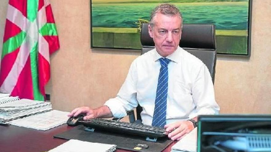El lehendakari Iñigo Urkullu, ayer en su despacho de Ajuria Enea.