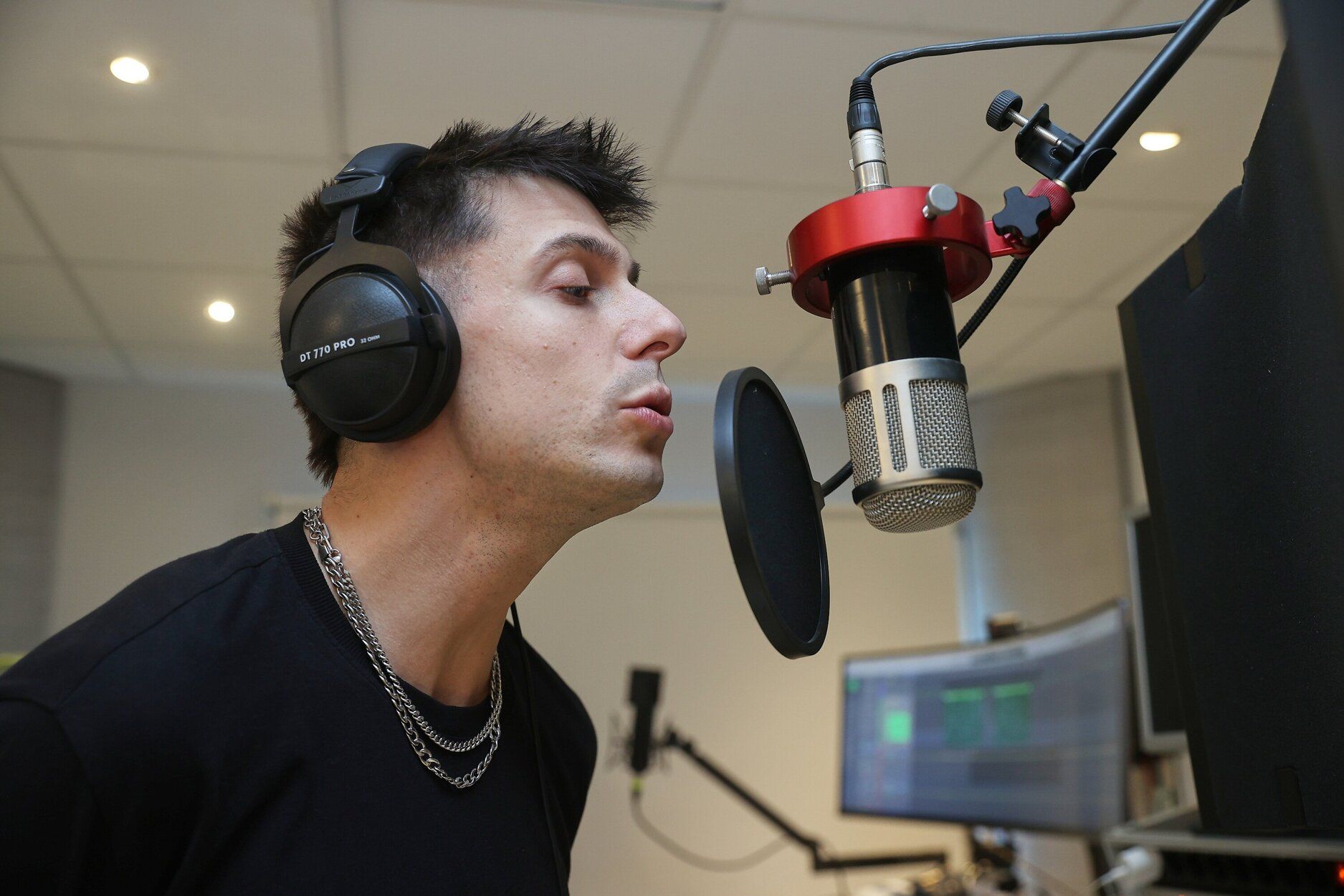 Fotos de la entrevista de DIARIO DE NOTICIAS a Pello Reparaz, de Zetak