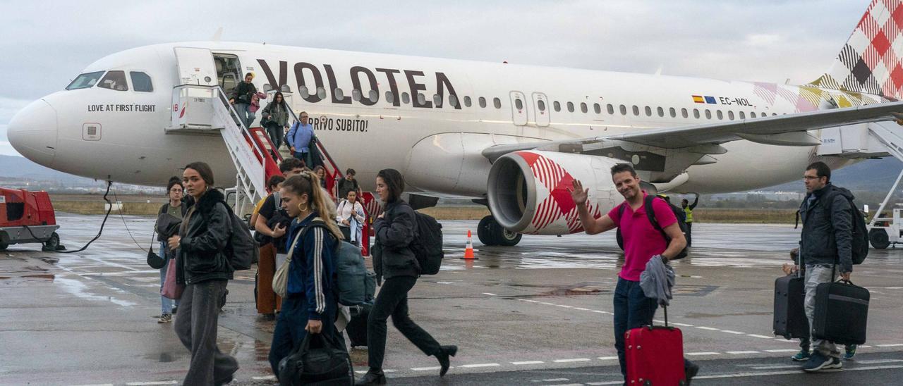 En imágenes: Foronda estrena los vuelos regulares a Barcelona y Madrid