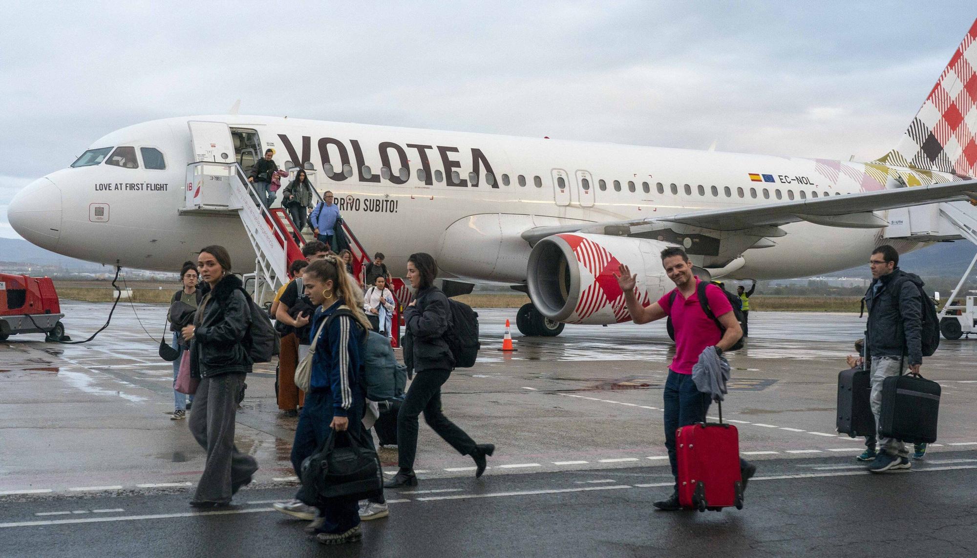 En imágenes: Foronda estrena los vuelos regulares a Barcelona y Madrid