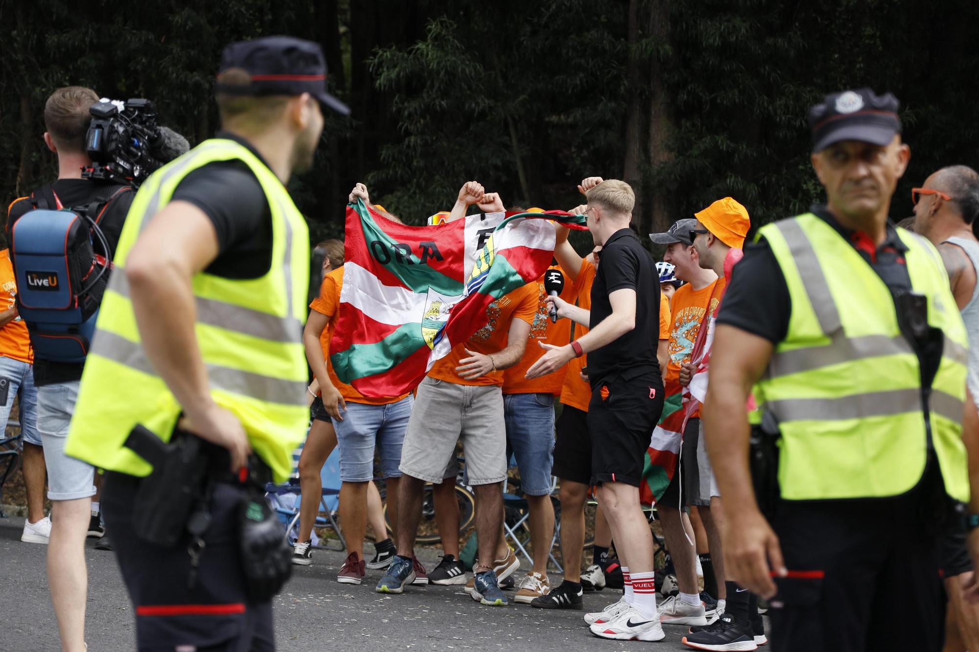 La Vuelta en Bizkaia: los aficionados toman Pike Bidea