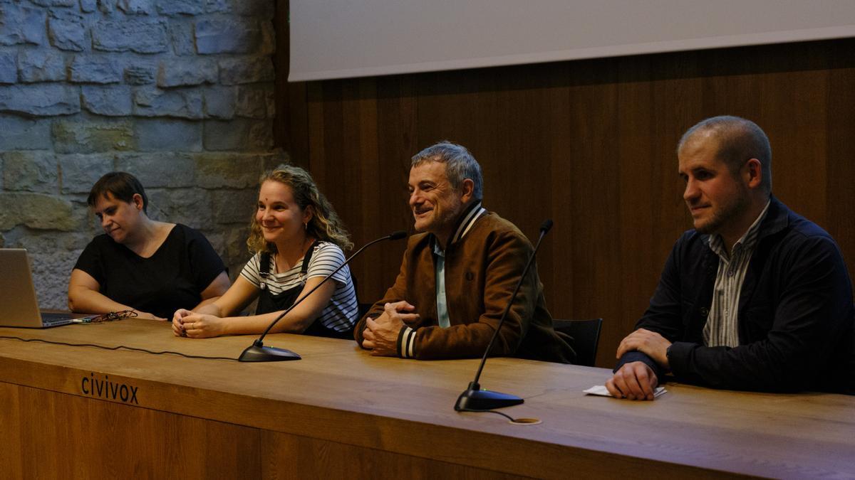 Mikel Armendariz y Mabel Urra representantes de la Casa de la Juventud de Pamplona