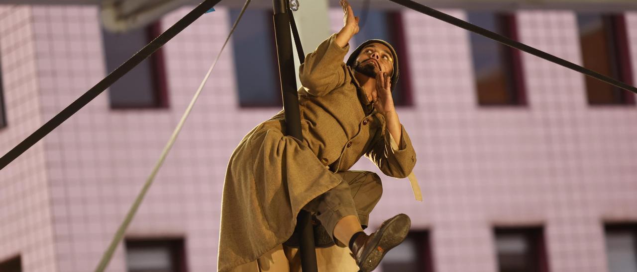 El teatro llena escenario e invade las calles