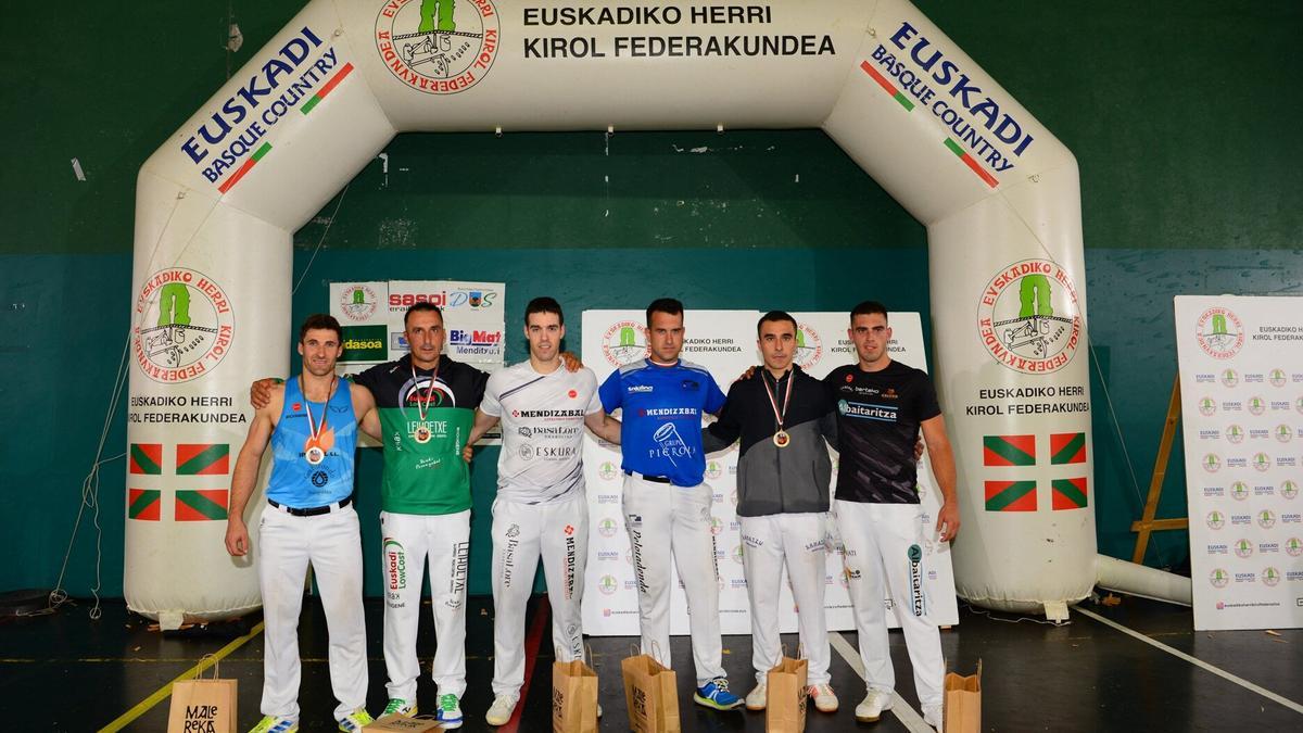 Julen Gabirondo, Xabier Zaldua, Julen Alberdi, Mikel Larrañaga, Hodei Ezpeleta e Iker Vicente.