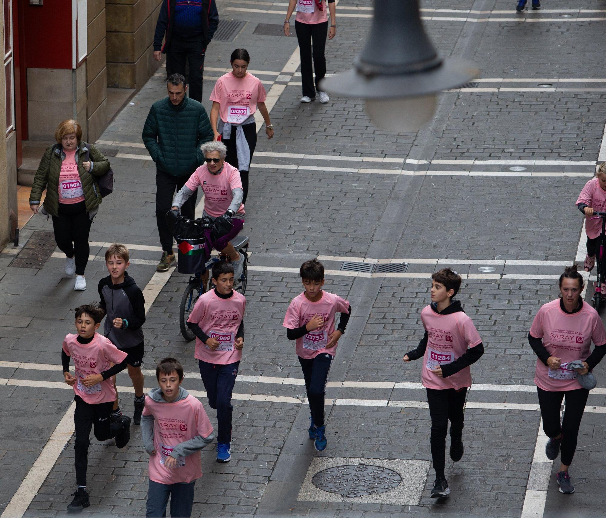 Fotos de la Carrera contra el Cáncer de Mama de Saray en Pamplona 2025