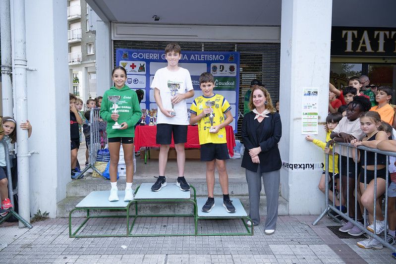 Castellers, gigantes y carrera popular en las Agorreko Santikutzak de Legazpi