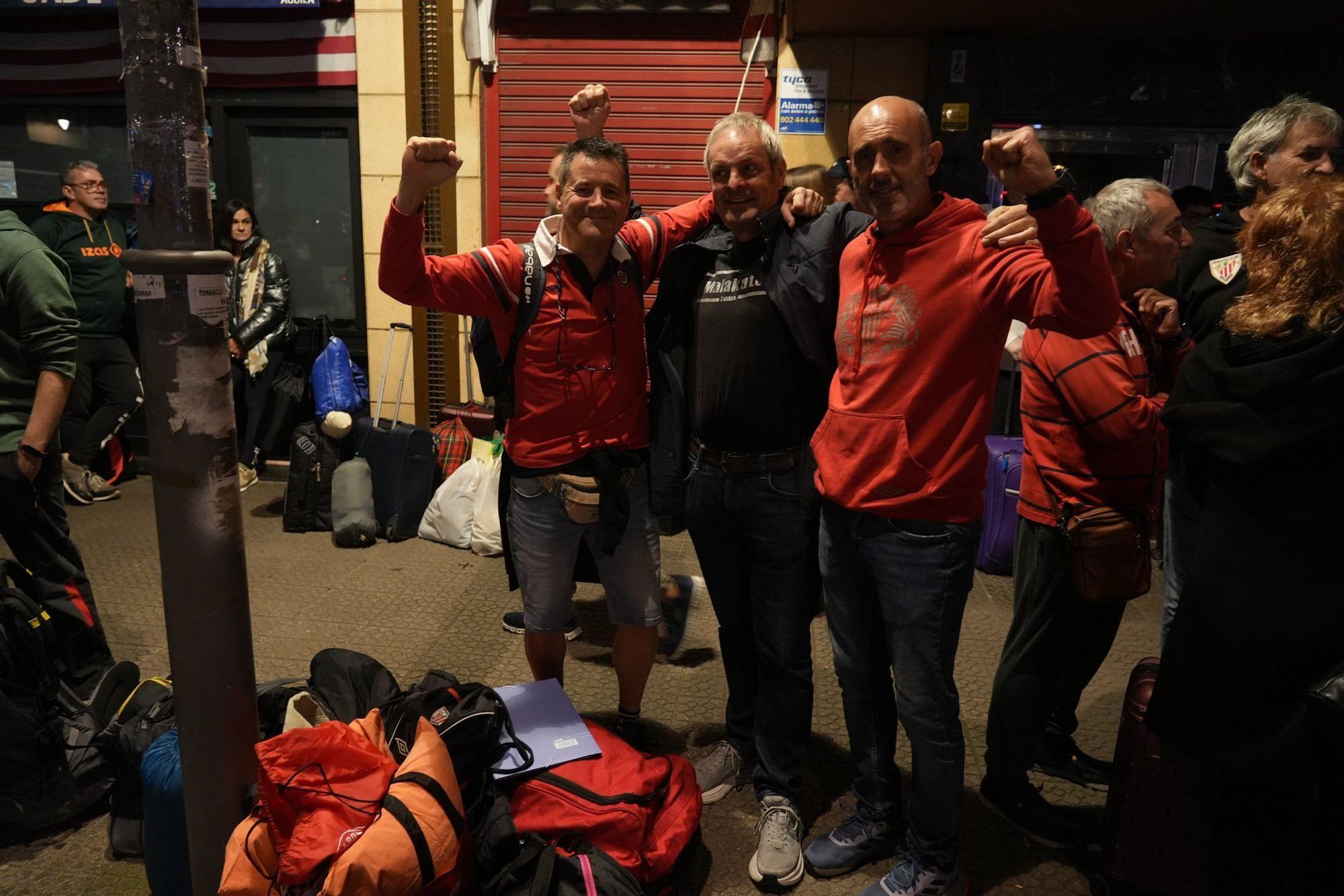 En imágenes: la Peña Deusto del Athletic pone rumbo a Dortmund