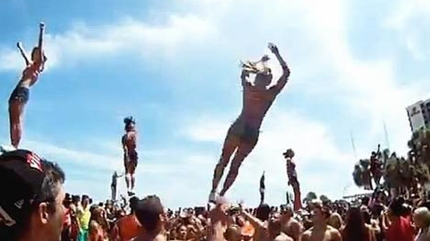 Las espectaculares volteretas de las cheerleaders