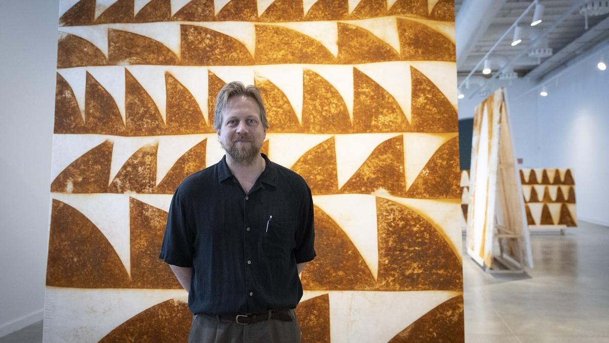 Hlynur Pálmason posa este jueves durante la presentación de su exposición.