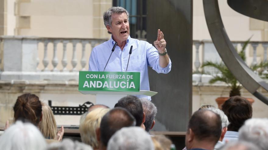Feijóo irrumpe en Andalucía y pone bajo sospecha a Montero
