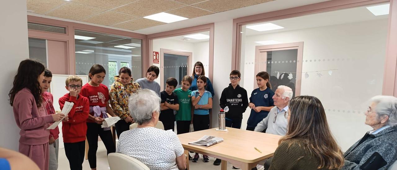 Album ilustratuak eskolatik bailarara