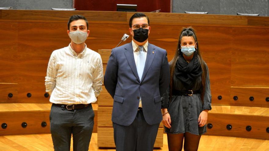 David Allo, Alberto Guijarro e Iranzu Fernández, en el Parlamento de Navarra