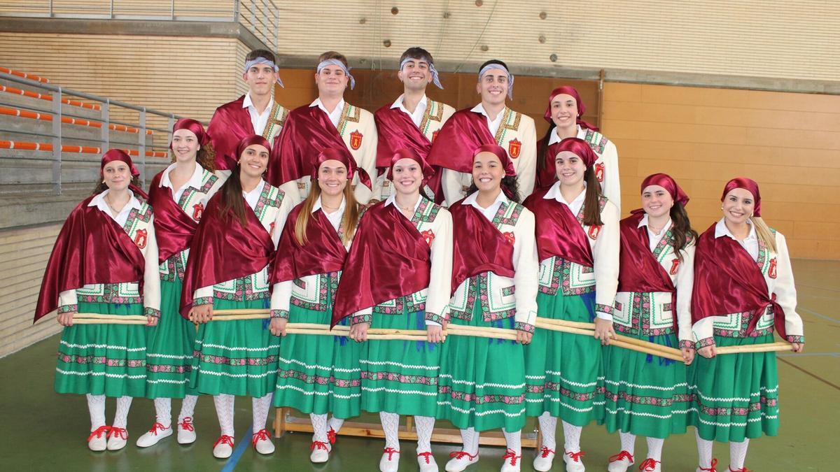 Dantzaris del Paloteado de Cortes.