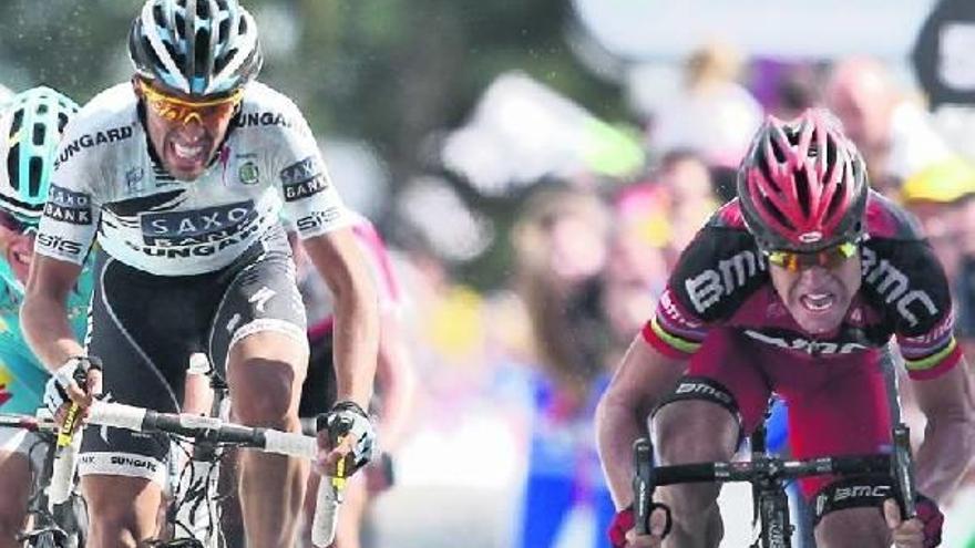 El puño en alto de Contador