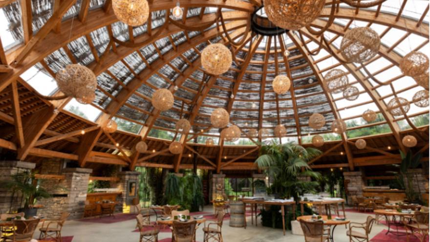 Arde en un incendio la cúpula de madera del restaurante de eventos de los hermanos Roca